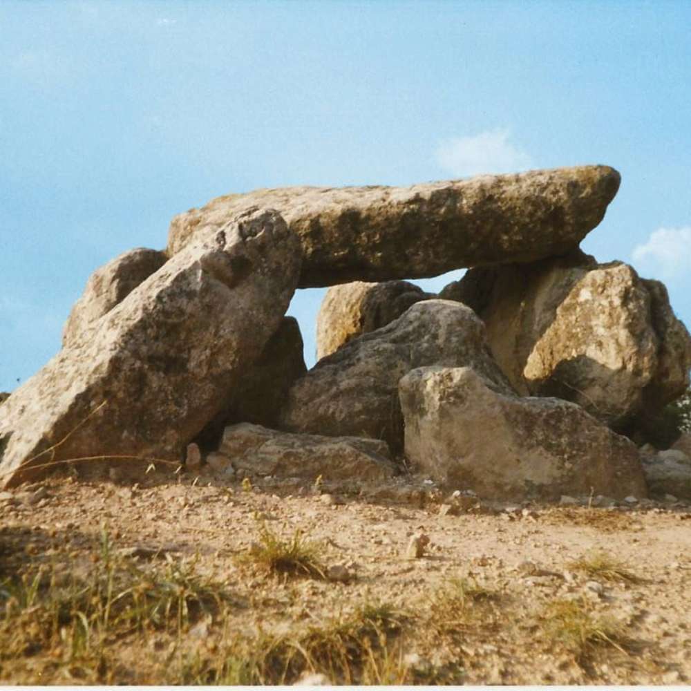 Dolmens o Sepulcres Megalítics